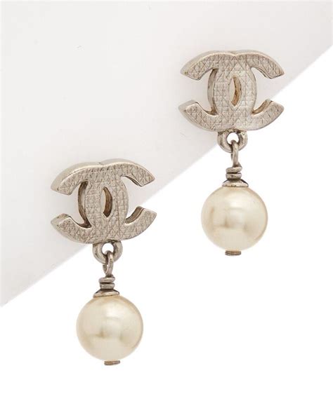 Chanel earrings Vietnam